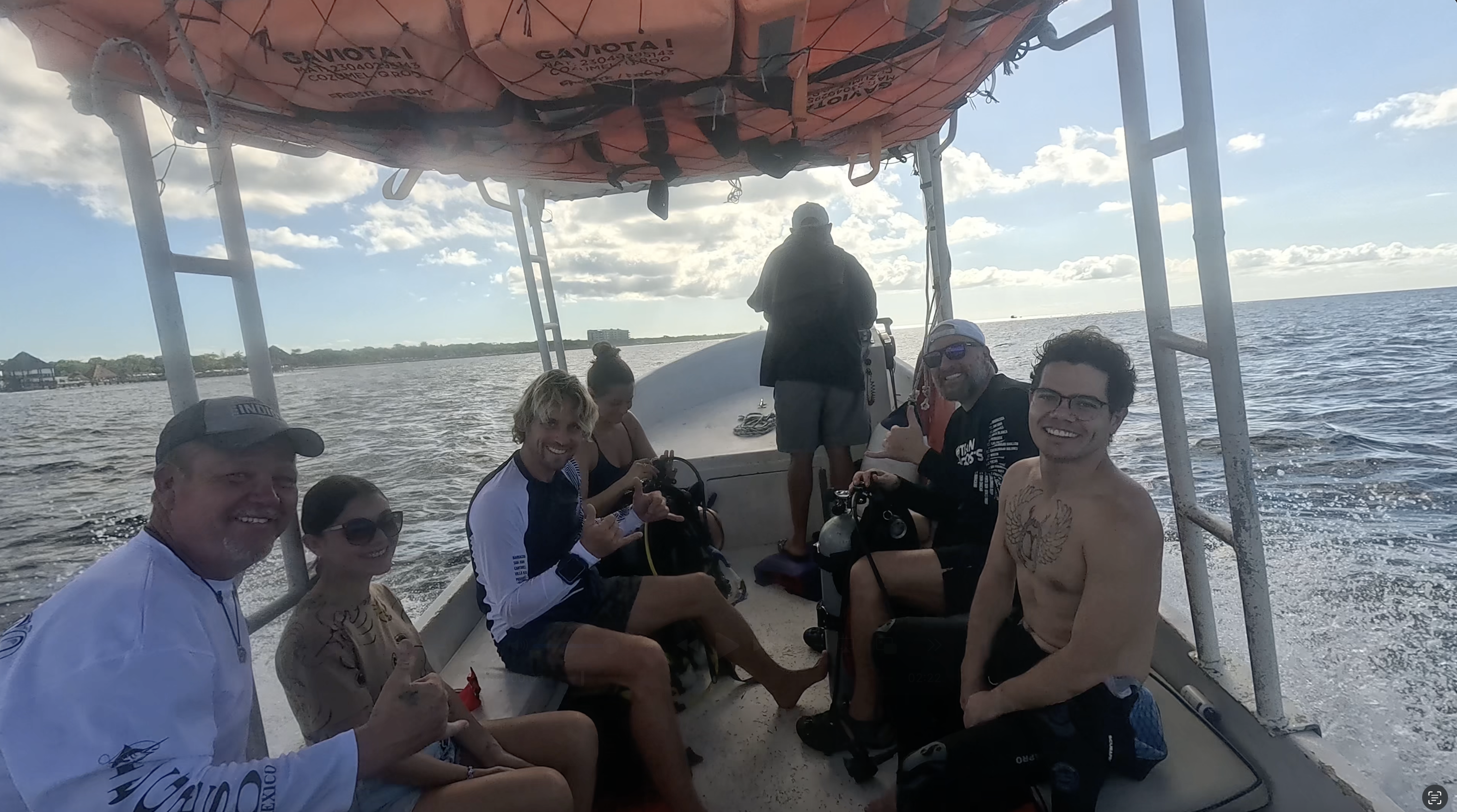 Iconic Dives boat and divers